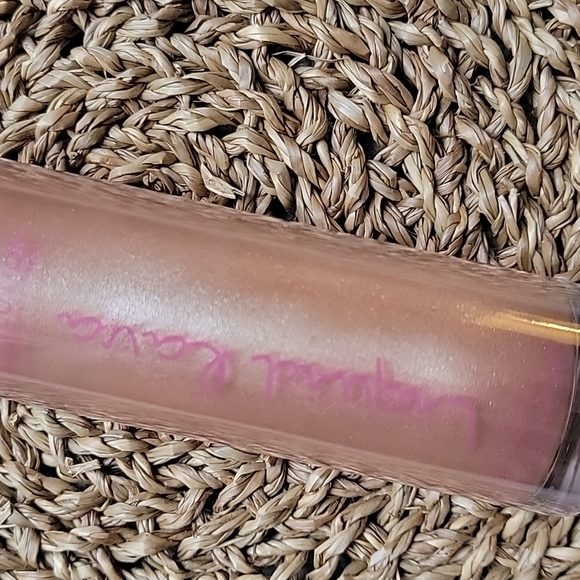 REVOLUTION LOVE ISLAND LIQUID LAVA. - Picture 2 of 4